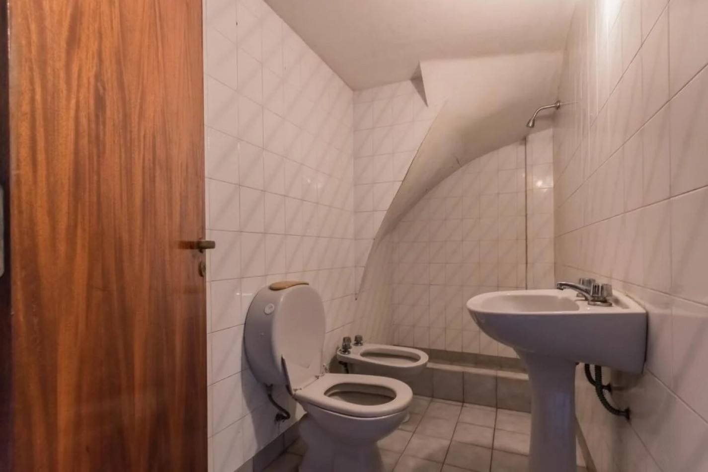  P.CHACABUCO, TRIPLEX,5AMB. C/ Cocheras y PILETA ,AMPLIO METRAJE, BUENAS ARTERIAS DE ACCESO, EXCELENTE UBICACION Y ESTADO GENERAL 