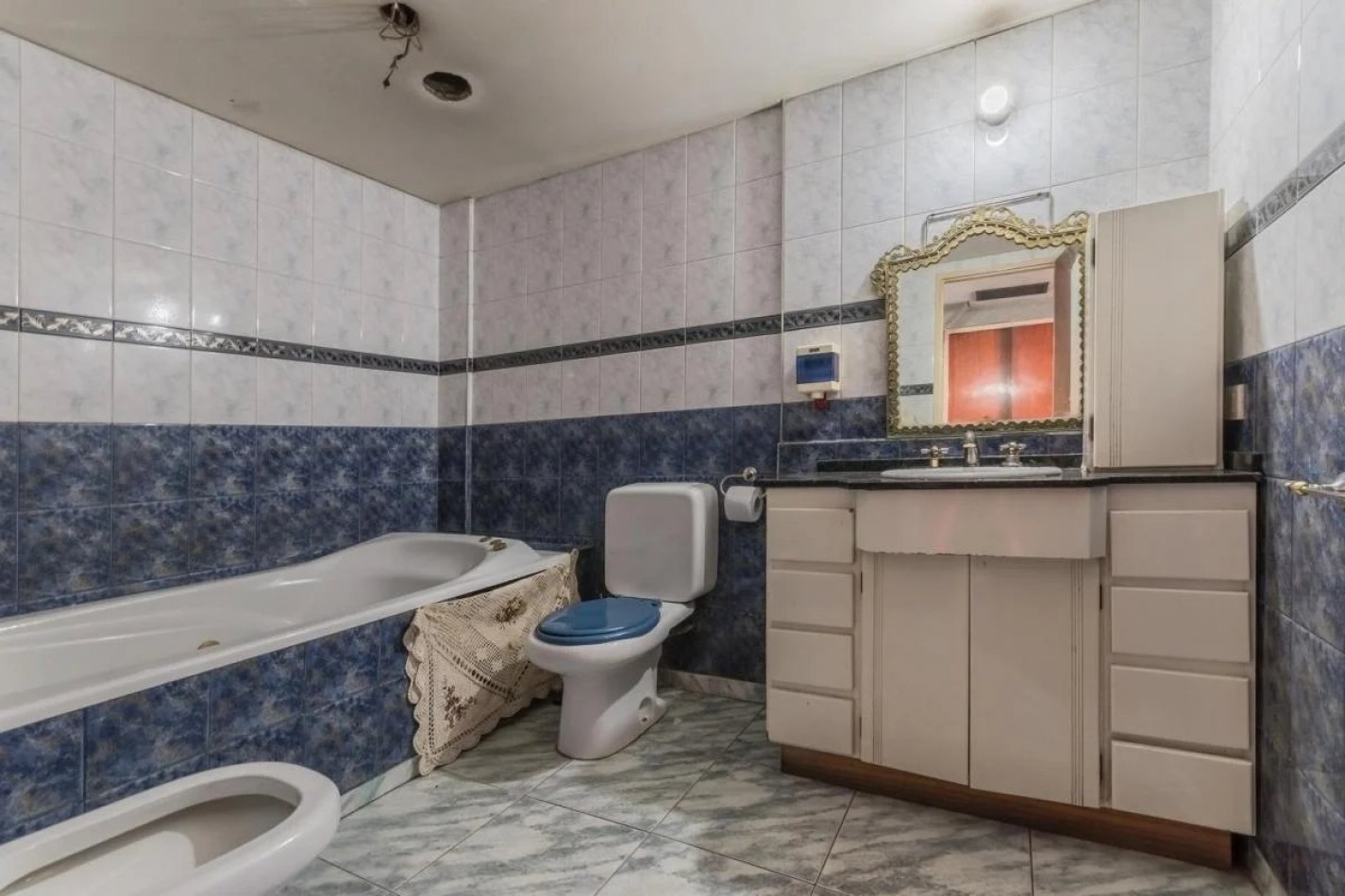  P.CHACABUCO, TRIPLEX,5AMB. C/ Cocheras y PILETA ,AMPLIO METRAJE, BUENAS ARTERIAS DE ACCESO, EXCELENTE UBICACION Y ESTADO GENERAL 