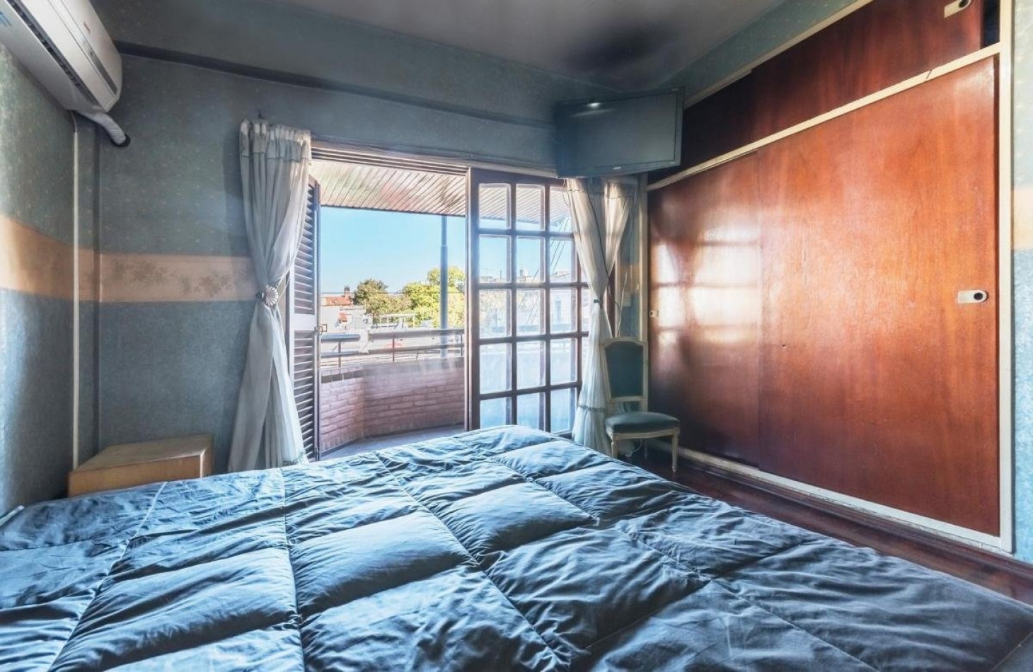  P.CHACABUCO, TRIPLEX,5AMB. C/ Cocheras y PILETA ,AMPLIO METRAJE, BUENAS ARTERIAS DE ACCESO, EXCELENTE UBICACION Y ESTADO GENERAL 