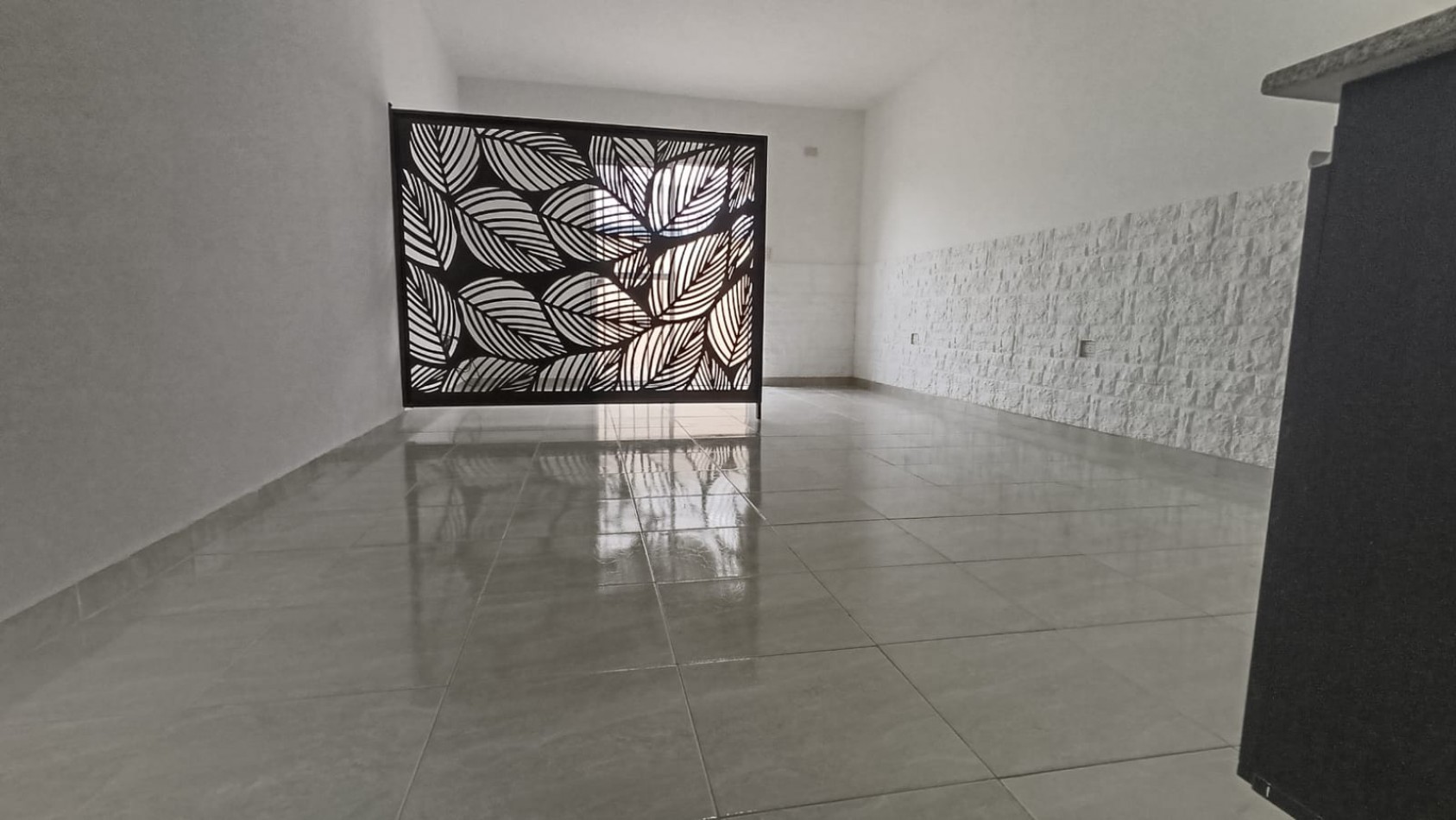 CASTELAR, 1AMBIENTE, DIVISBLE AMPLIO APTO CREDITO,COCHERA,APTO PROFESIONAL, LUMINOSO,UN CHICHE, MUY BUEN ESTADO Y UBICACION, OPORTUNIDAD 