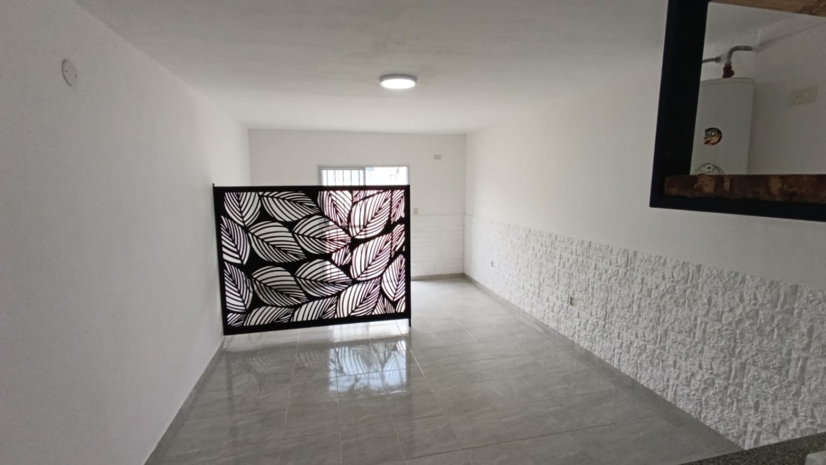 CASTELAR, 1AMBIENTE, DIVISBLE AMPLIO APTO CREDITO,COCHERA,APTO PROFESIONAL, LUMINOSO,UN CHICHE, MUY BUEN ESTADO Y UBICACION, OPORTUNIDAD 