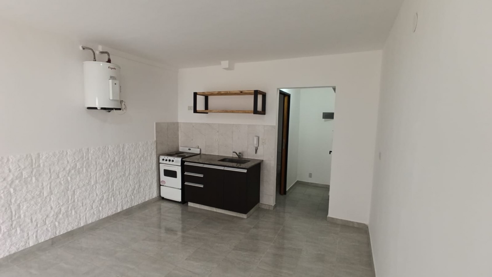 CASTELAR, 1AMBIENTE, DIVISBLE AMPLIO APTO CREDITO,COCHERA,APTO PROFESIONAL, LUMINOSO,UN CHICHE, MUY BUEN ESTADO Y UBICACION, OPORTUNIDAD 