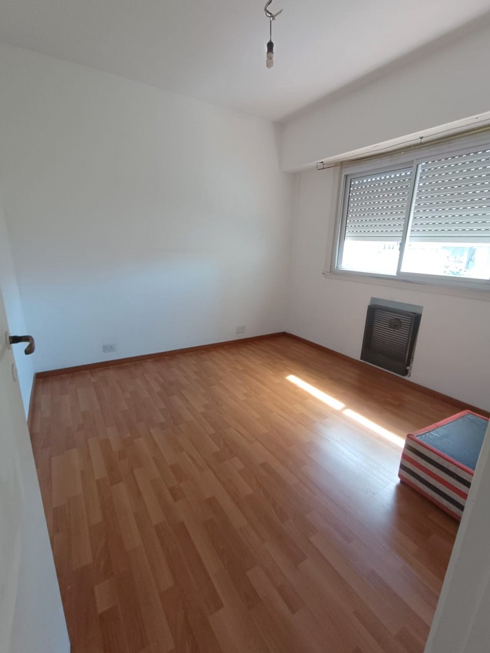 Flores,,3ambientes,contrafrente,excelente ubicacion,muy buen estado general, zona comercial/residencial