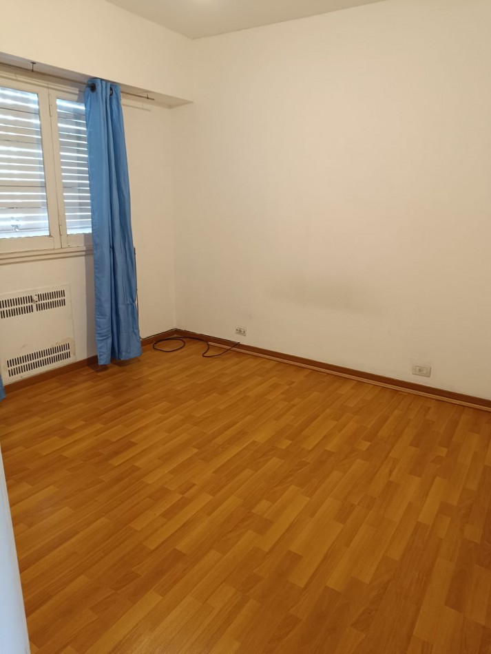 Flores,,3ambientes,contrafrente,excelente ubicacion,muy buen estado general, zona comercial/residencial