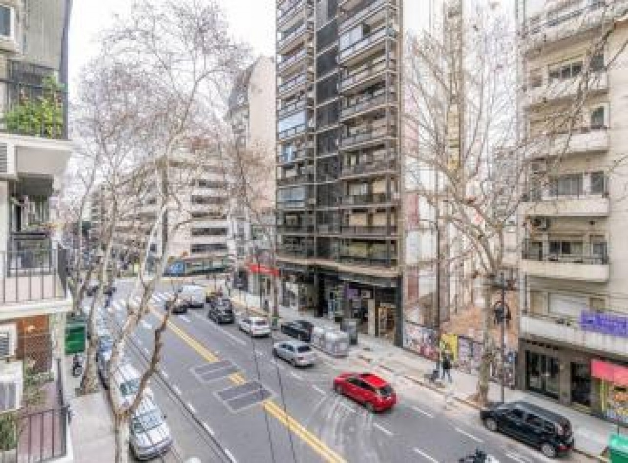 RECOLETA,3AMBIENTES,FRENTE,BALCON EXCELENTE ESTADO Y UBICACION, 