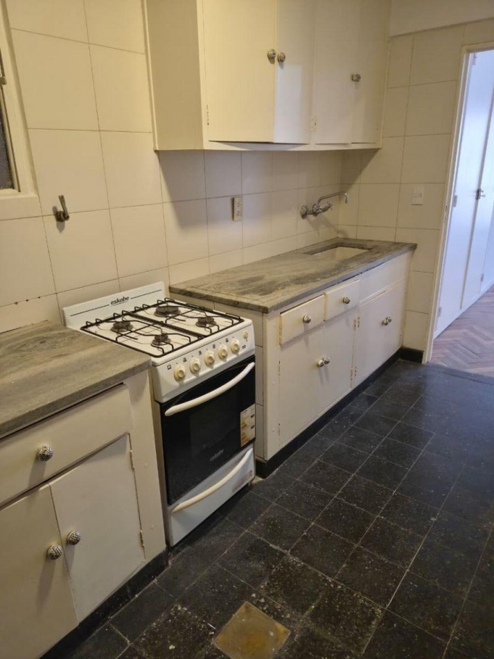 RECOLETA,3AMBIENTES,FRENTE,BALCON EXCELENTE ESTADO Y UBICACION, 
