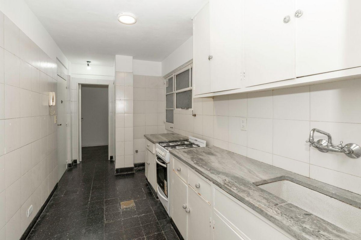 RECOLETA,3AMBIENTES,FRENTE,BALCON EXCELENTE ESTADO Y UBICACION, 