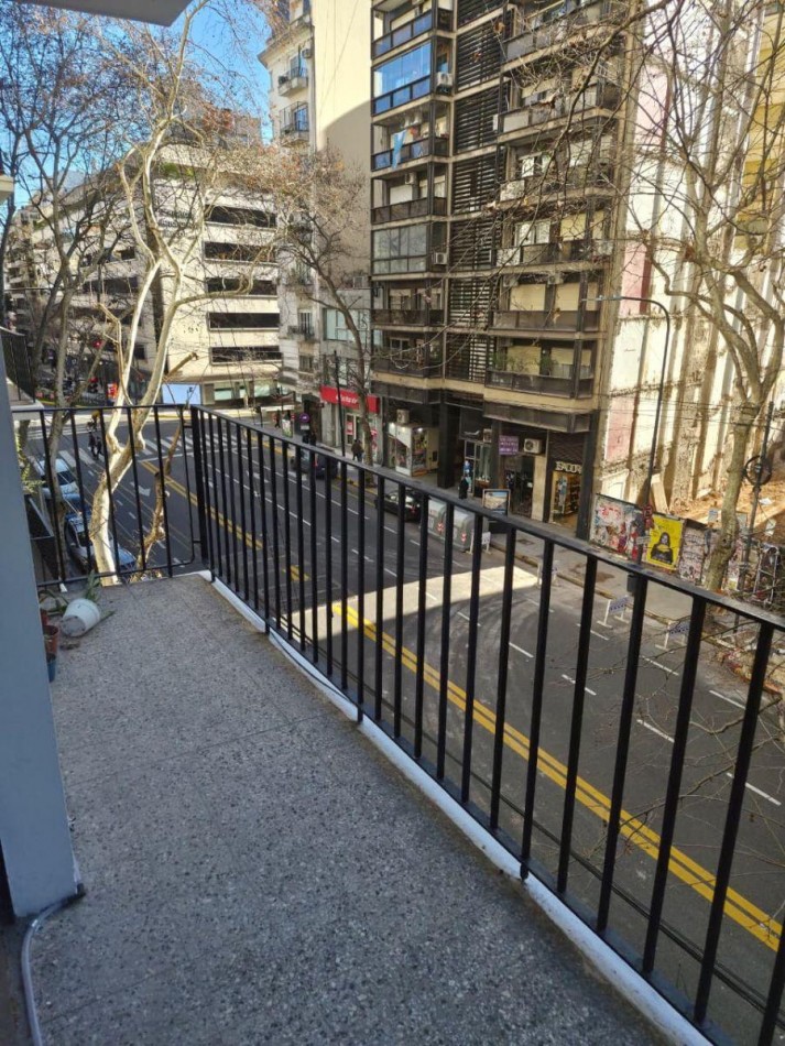 RECOLETA,3AMBIENTES,FRENTE,BALCON EXCELENTE ESTADO Y UBICACION, 