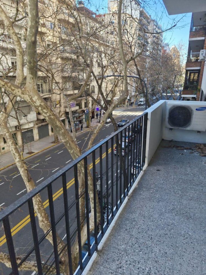 RECOLETA,3AMBIENTES,FRENTE,BALCON EXCELENTE ESTADO Y UBICACION, 