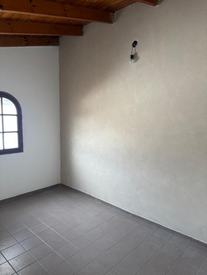 MATADEROS,CASA,LOTE PROPIO,4AMB,COCHERA, USO COMERCIAL-PROFESIONAL-OPORTUNIDAD DE INVERSION, BUENA UBICACION Y ARTERIAS DE ACCESO