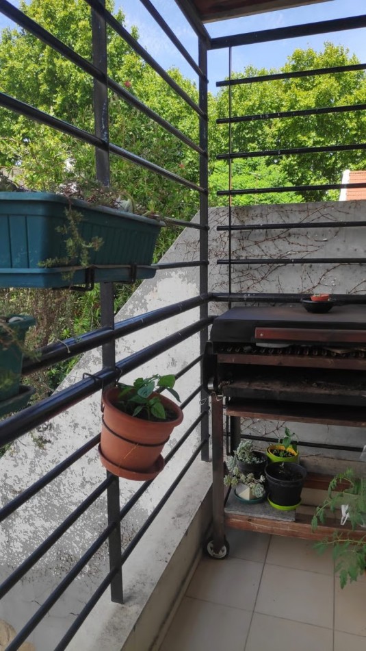 VILLA GENERAL MITRE;3 AMBIENTES, COCHERA; BALCON SALIENTE, MUY BUEN ESTADO GENERAL,Y UBICACION 