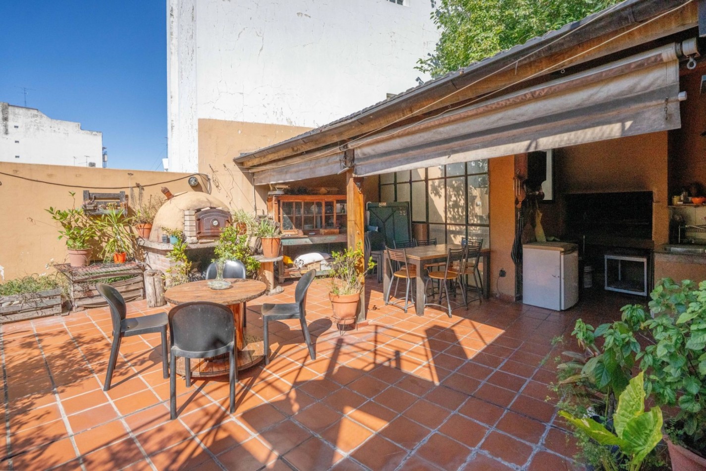 CABALLITO, CASA 5 AMBIENTES, C/COCHERA, TERRAZA,OFICINA ,AREA:COMERCIAL,RESIDENCIAL CERCANO A FERROCARRIL SARMIENTO, Y EXCELENTE ARTERIAS DE TRAFICO