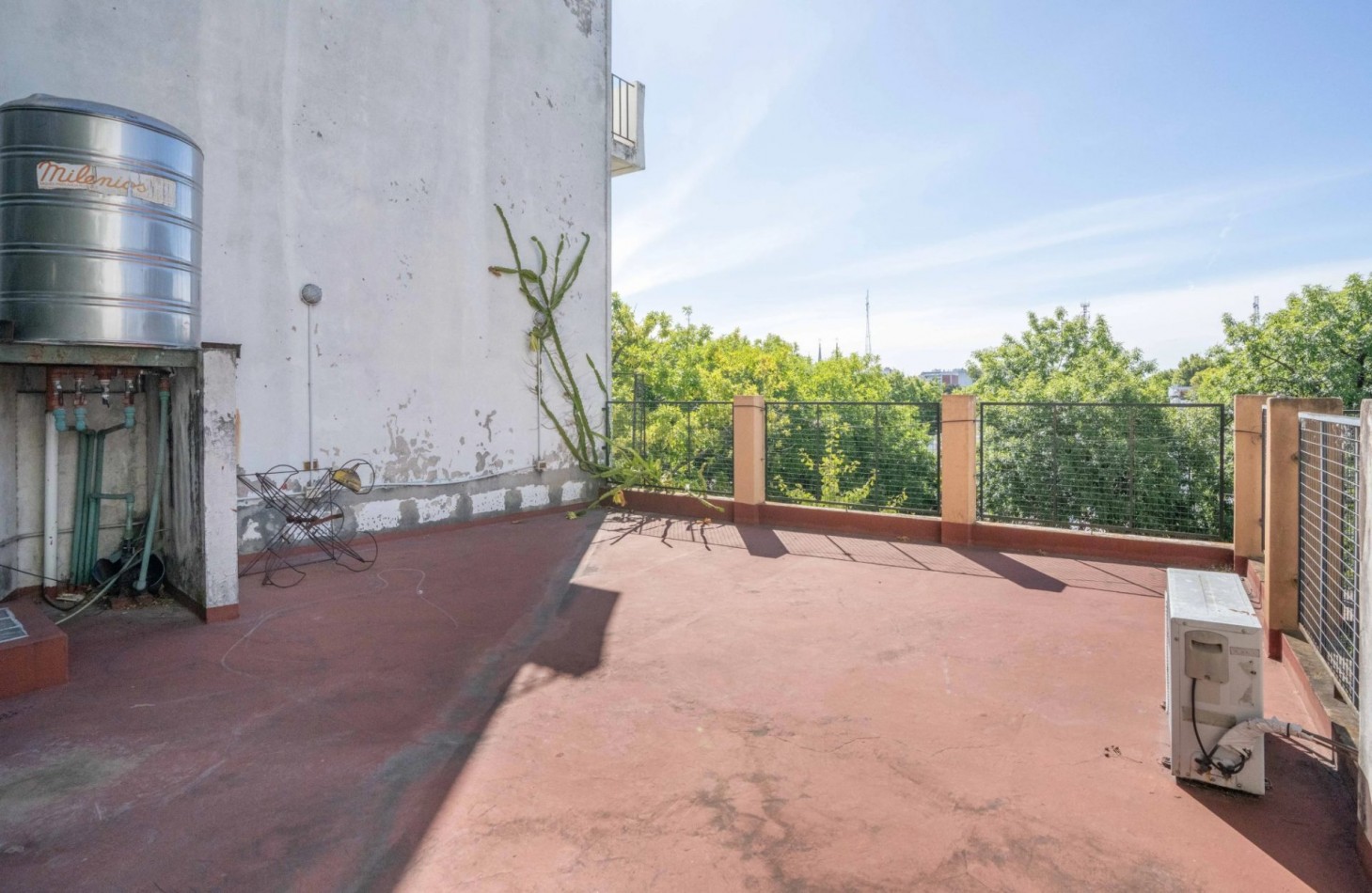CABALLITO, CASA 5 AMBIENTES, C/COCHERA, TERRAZA,OFICINA ,AREA:COMERCIAL,RESIDENCIAL CERCANO A FERROCARRIL SARMIENTO, Y EXCELENTE ARTERIAS DE TRAFICO