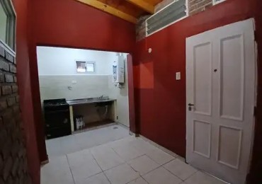 BARRACAS, CASA 6 AMBIENTES SIN EXPENSAS,2 COCHERAS, BUENA DISPOSICION Y AMPLITUD 
