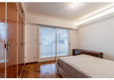 FLORES NORTE,4AMBIENTES, FRENTE, BALCON, COCHERA,BALCON, SUPERLUMINOSO, MUY B/ESTADO Y UBICACION, SUPERLUMINOSO