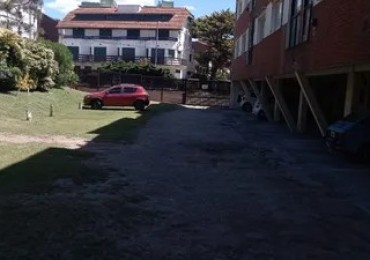 PINAMAR, DEPARTAMENTO DE 3 AMBIENTES COCHERA , EXCELENTE ESTADO GENERAL, MUY BUENA UBICACION, METROS DEL MAR