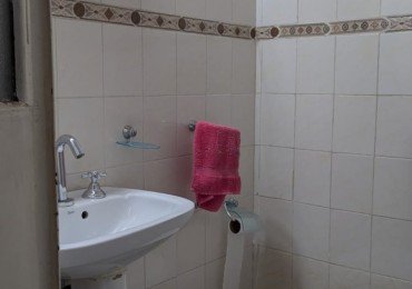 SAN CRISTOBAL,3AMB,SEMIPISO CON DEPENDENCIA, EXCELENTE ESTADO Y UBICACION, CON  PATIO, EXCELENTE SUBTES H Y E