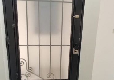 CASTELAR, 1AMBIENTE, DIVISBLE AMPLIO APTO CREDITO,COCHERA,APTO PROFESIONAL, LUMINOSO,UN CHICHE, MUY BUEN ESTADO Y UBICACION, OPORTUNIDAD 