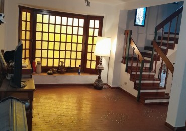 HAEDO, TRIPLEX 4 AMBIENTES, CON COCHERA EXCELENTE ESTADO Y UBICACION, OPORTUNIDAD, ZONA RESIDENCIAL METROS DE AVENIDA RIVADAVIA AMPLIO METRAJE 