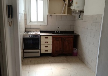 Flores,,3ambientes,contrafrente,excelente ubicacion,muy buen estado general, zona comercial/residencial